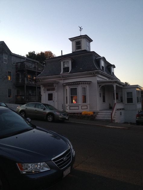 Houses In Salem Massachusetts, Salem Massachusetts Homes, Salem Massachusetts Houses, Salem Houses, Salem Massachusetts Aesthetic, Hocus Pocus House, Salem Trip, Massachusetts Houses, Salem Halloween