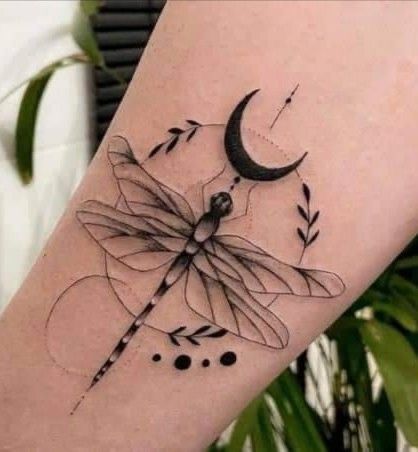 Dragonfly And Dandelion Tattoo, Dragonfly Tattoo Ideas, Dragonfly Tattoos, Flying Tattoo, Dragonfly Tattoo Design, Handpoke Tattoo, Sibling Tattoos, Geniale Tattoos, Wrist Tattoos For Women