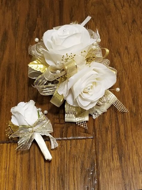 White Gold Corsage, Prom Bouquet Ideas White And Gold, Flowers For Gold Dress, White And Gold Corsage And Boutonniere, Corsage Prom Gold, Gold And White Corsage, Gold Corsage And Boutonniere, Gold Corsage Prom, Dance Corsage