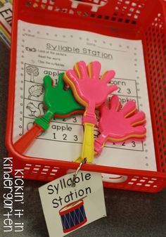 Literacy Hands On Activities, Literacy Stations Kindergarten, Syllables Kindergarten, Syllable Activities, Kinder Literacy Centers, Centers Kindergarten, Syllables Activities, Literacy Activities Preschool, Reading Center