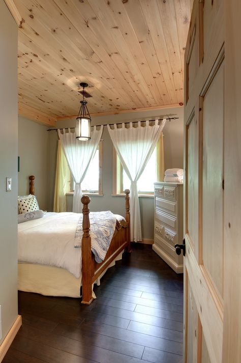 Bedrooms With Wood Ceilings, Wood Ceiling Master Bed, Wood Bedroom Ceiling Ideas, Wood Paneling Ceiling Bedroom, Knotty Pine Ceiling Bedroom, Wood On Ceiling Bedroom, Natural Wood Ceiling Bedroom, Cedar Ceiling Bedroom, Pine Ceiling Bedroom