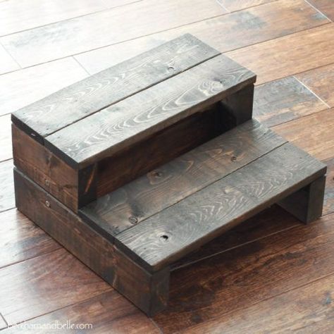 Stools Made From Wood Scraps | How To Build It Diy Step Stool, Step Stool Diy, Kids Woodworking Projects, Diy Wood Pallet Projects, Wood Step Stool, Diy Stool, Diy Step, Wooden Step Stool, Step Stools