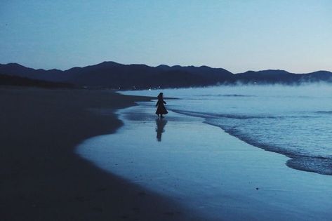 Beach Night, Magic Aesthetic, My Funny Valentine, Blue Dream, Blue Hour, Blue Beach, Cinematic Photography, Feeling Blue, 인물 사진