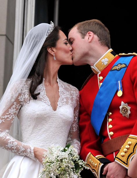 Wedding Dresses Vogue, Ducesa Kate, Famous Brides, William Kate Wedding, Vévodkyně Kate, Kate Middleton Wedding Dress, Principe William Y Kate, Royal Bride, Kate Und William