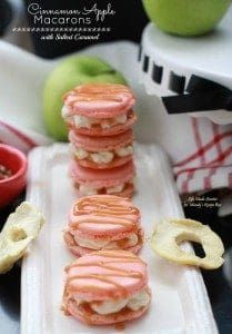 Cinnamon Apple Spice Macarons With Salted Caramel - Life Made Sweeter Apple Macarons, Salted Caramel Recipe, Almond Flour Desserts, Caramel Dessert Recipes, Salted Caramel Apple Pie, Salted Caramel Frosting, Macarons Macaroons, Caramel Recipe, Macaron Flavors