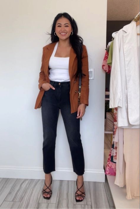 Fall outfit ideas - styling a blazer Burnt Orange Pants Outfit Fall, Burnt Orange Blazer Outfit, Burnt Orange Jacket Outfit, Rust Blazer Outfit, Casual Chic Style Outfits, Fall Style Outfits, Styling A Blazer, Orange Blazer Outfits, Burnt Orange Blazer