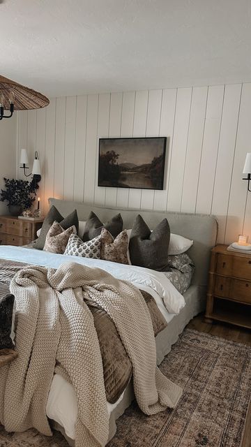 Grey Bedframe Room Ideas, Grey Bed Frame Bedroom Ideas, Modern Rustic Bedroom, Grey Headboard Bedroom, Modern Rustic Bedrooms, Room Ideas Cozy, Rustic Bedroom Design, Grey Bed Frame, Grey Headboard