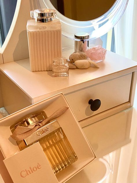 Chloe Perfume Aesthetic, Perfume Aesthetic, Chloe Perfume, Mirror Room, Body Splash, Body Cream, My Love, Room Ideas, Scents