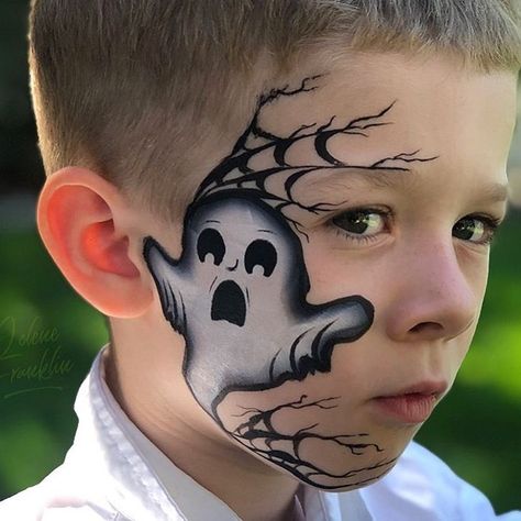 This ghost design by @daydreamfacepaintingboise is perfect for Halloween gigs! We love Halloween here at facepaint.com! What is your… Halloween Face Paint Kids, Kids Halloween Face Paint, Maquillaje Halloween Infantil, Kids Halloween Makeup, Ghost Face Paint, Scary Face Paint, Facepainting Halloween, Face Painting Halloween Kids, Halloween Face Paint Designs