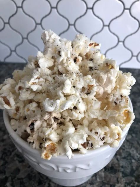 Flavored Popcorn Recipes, Popcorn Recipes Easy, Savory Popcorn, Parmesan Cheese Crisps, Fancy Desserts Recipes, Stovetop Popcorn, Your Next Movie, Homemade Popcorn, Popcorn Seasoning