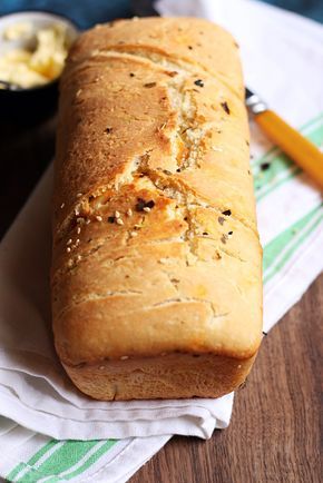 Garlic Bread Loaf, Garlic Loaf, Roasted Garlic Bread, Homemade Bread Loaf, Paratha Roti, Soft Bread Recipe, Loaf Bread Recipe, Make Garlic Bread, Easy To Bake