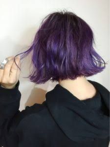 Save=follow nhé Purple Hair For Short Hair, Purple Short Hair Aesthetic, Short Straight Purple Hair, Purple Dyed Hair Short, Dyed Hair Inspiration Purple, Violet Hair Aesthetic, Purple Hair Aesthetic Grunge, Dark Purple Hair Short, Short Violet Hair