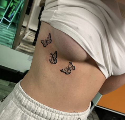 Tatoos Woman Ideas, Female Tats, Tattoo Papillon, Girls Tattoos, Rib Tattoos For Women, Basic Tattoos, Tattoos For Girls, Stylish Tattoo, Woman Tattoo