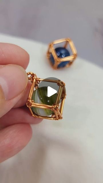 Copper Wire Diy Crafts, Wire Cages For Stones, Diy Stone Wrapping Wire Jewelry, Wrapping Wire Around Stones, How To Wrap Rocks With Wire, Wire Wrap Pendants, Wire Wrapping Stones Tutorial Beginner, Rock Jewelry Diy, Natural Stone Jewelry Diy