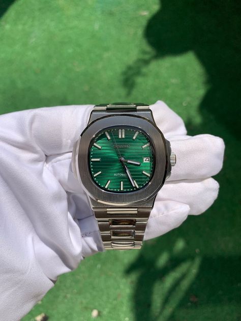 Green dial Seiko Nautilus, Classy Watch, Fancy Watches, Jewelry Lookbook, Stylish Watches, Fine Watches, Men Fashion Casual Outfits, Nike Cortez, Luxury Watches For Men