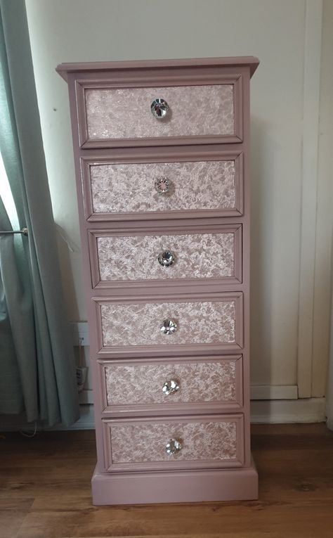 Pink Chrsitmas Oj Dresser, Pink Chest Of Drawers, Pink And White Chest Of Drawers, Pink Drawers, Ponk Dresser, Makeup Studio Decor, Pink Dresser With Floral Stencil, Pretty Furniture, Interior Design Your Home