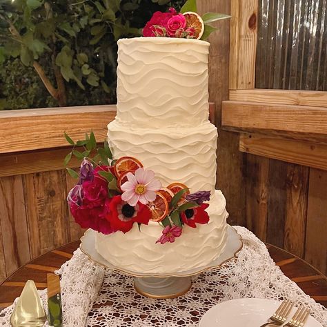 Yesterday was my aunt Katie’s wedding, and I had the honor of making her wedding cake 🥹 So much fun to make and absolutely loved how it turned out!! I made an orange flavored cake with orange buttercream. If you are looking for a cake for your wedding, I’m your girl! 🍊💍 Orange Flavored Cake, Orange Flavoured Cake, Pink And Orange Flowers, Orange Buttercream, Your Girl, Orange Flowers, Wedding Cake, Floral Wedding, Butter Cream