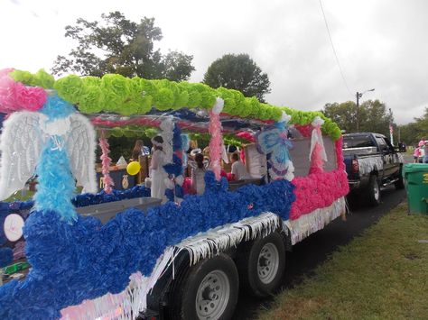 Parade Float Decorating Ideas - supplies Fluff Ideas, Parade Float Supplies, Parade Float Ideas, Floating Decorations, Bear Ideas, Interesting Facts About Yourself, Bear Brown, Parade Float, Senior Citizen