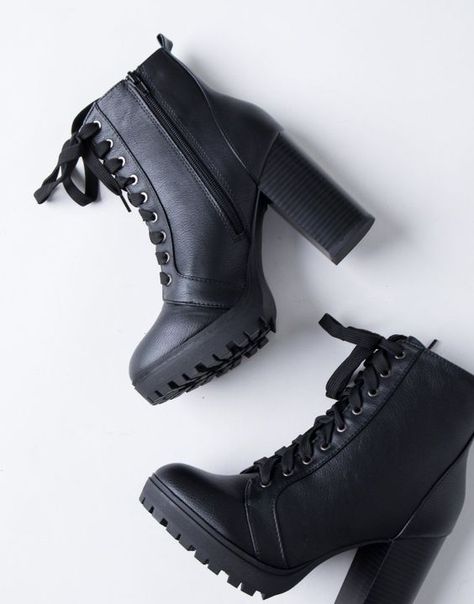 Combat Boots Heels, Mode Rockabilly, Womens Black Booties, Dr Shoes, Heel Accessories, Walk The Line, Black Platform Boots, Studded Heels, Black High Heels