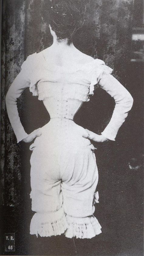 Wasp Waist, Edwardian Corsets, Human Oddities, Corset Training, Afrikaanse Mode, Waist Corset, Lace Tights, Vintage Corset, Interesting History