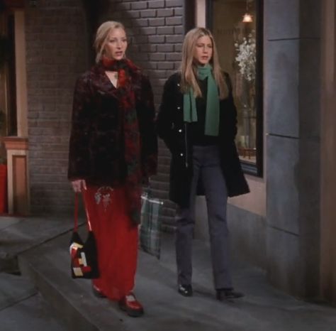 Friends Rachel Outfits, Lisa Kudrow Friends, Friends Fits, Phoebe Buffay Outfits, Rachel Green Friends, Rachel Green Style, Friends Outfit, Friends Outfits, Rachel Green Outfits