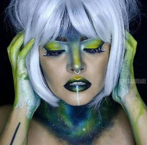 Alien Costume Women, Alien Halloween Makeup, Alien Make-up, Halloween Women Makeup, Alien Halloween Costume, Futuristic Makeup, Fantasy Make-up, Alien Makeup, Halloween Make-up Looks