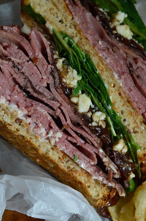 Deli Style Roast Beef Sandwich - WonkyWonderful Meat Sandwich Recipes, Lunch Meat Sandwich, Roast Beef Lunch, Deli Style Roast Beef, Deli Roast Beef, Roast Beef Sandwich Recipes, Sandwich Torte, Best Roast Beef, Beef Sandwich Recipes