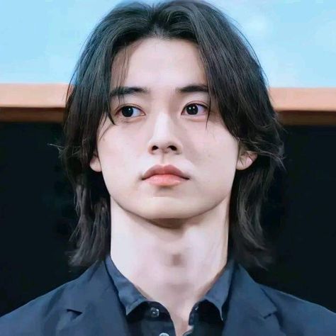 Japanese Actor Japanese Men Hairstyle, Hair Types Men, Korean Long Hair, Guy Haircuts Long, Korean Male Actors, Short Hair Tomboy, Asian Haircut, Wavy Hair Men, Kento Yamazaki