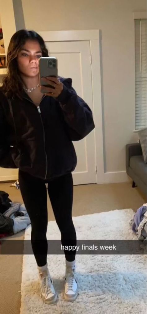 Cute Preppy Outfits With Black Leggings, Leggings Jacket Outfit, Lazy Black Outfit, Aesthetic Zip Up Hoodie Outfit, Leggings And Zip Up Outfit, Bummy School Outfits, Simple School Outfits Leggings, Fit Inspo Black Leggings, Zip Up Hoodie Outfit Leggings