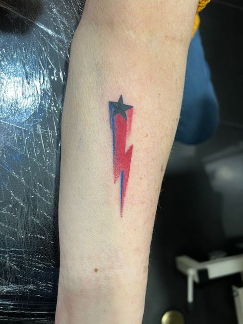 Star Man Tattoo David Bowie, Tattoo Ideas Rock, David Bowie Outfits Inspiration, Rockstar Tattoo Ideas, Starman Tattoo, Bowie Tattoo Ideas, Ziggy Stardust Tattoo, Classic Rock Tattoos, 80s Tattoo Ideas