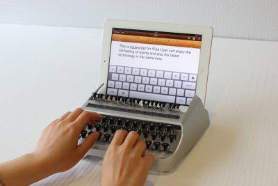 Retro: iTypewriter lets you type on your tablet like a modern-day Ernest Hemingway <3 <3 <3 Ipad Typewriter, Old Fashioned Typewriter, School Gadget, Ipad Accessories, Ipad Stand, Gadgets And Gizmos, Cool Tech, Ipad Keyboard, The Good Old Days