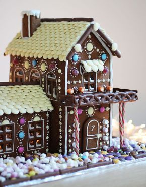 Two Story Gingerbread House, Gingerbread Recipes, Gingerbread Creations, Gingerbread House Patterns, Gingerbread House Recipe, Gingerbread Design, Gingerbread House Template, Christmas Boards, Gingerbread Ideas