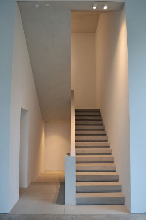 Casa Rock, Foyer Staircase, Stair Gallery, Escalier Design, Stairs Design Modern, Stairway Design, Staircase Lighting, Home Stairs Design, Steps Design