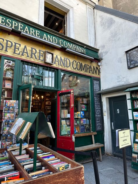 Shakespeare Bookstore Paris, Bookstores In Paris, Paris Shakespeare And Company, Paris Locations, Paris Aesthetics, Shakespeare And Company Paris, Royal Shakespeare Company, Shakespeare And Company, Aesthetic Shop