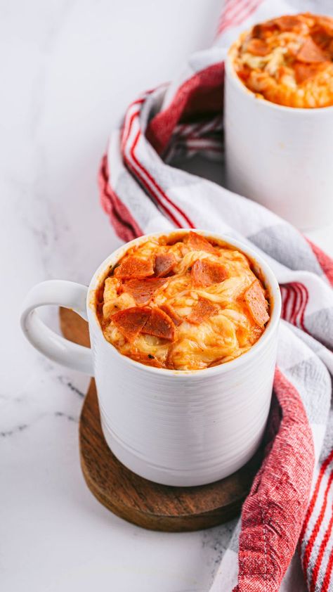 Mac N Cheese Microwave Mug Recipes, Savory Microwave Mug Recipes, Microwave Mug Pizza, Mac And Cheese Microwave Mug, Pizza In Microwave, Mug Cake Cake Mix, Pizza In A Mug, Mug Pizza, Microwave Dinners