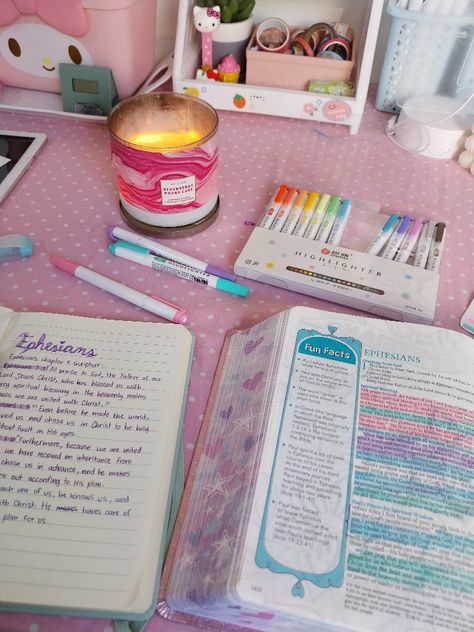 Girls Bible Study Aesthetic, Girls Bible Study Ideas, Bible Reading Aesthetic, Teen Girls Bible Study, Bible Study Aesthetic, Girl Bible Study, Pink Christian, Holy Girl, Cute Bibles