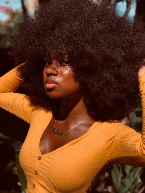 Big Hair Curls, Feed In Braids Hairstyles, Big Curly Hair, Hair Curls, Natural Afro Hairstyles, Dark Skin Beauty, Natural Hair Beauty, Natural Hair Inspiration, Aesthetic Photos