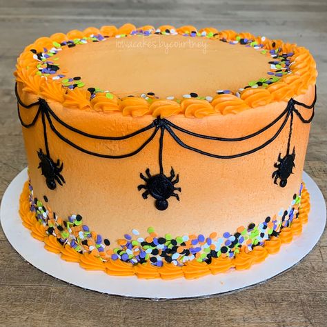 Candy Corn Birthday Cake, Easy Fall Decorated Cakes, Halloween Cake Decorating Ideas Simple, Tiered Halloween Cake, Small Halloween Cakes Ideas, Cute Halloween Cake Ideas, Fall Cake Designs Easy, Cute Halloween Cakes Simple, October Cake Ideas