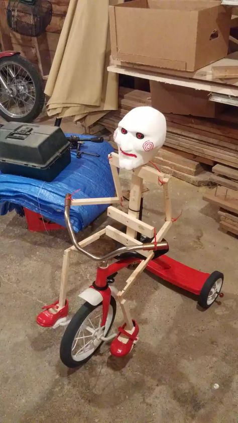 Jigsaw's Puppet - Remote Controlled Billy from Saw - Imgur Billy From Saw, Jigsaw Halloween, Saw Halloween, Horror Crafts, Scary Halloween Decorations Diy, Halloween Circus, Halloween Props Diy, Favourite Movie, Scary Decorations