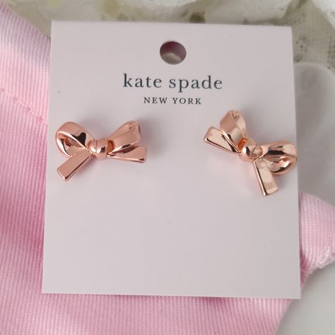 New Kate Spade Skinny Mini Bow Stud Earrings Rose Gold O0ru2908 $48 Material Metal Features Stud Earrings Details Weight: 3.7g Handcrafted Aesthetic Bow, Fantasy Earrings, Preppy Jewelry, Cool Piercings, Mini Bow, Earrings Rose Gold, Snake Jewelry, Jewelry Accessories Ideas, Snake Earrings