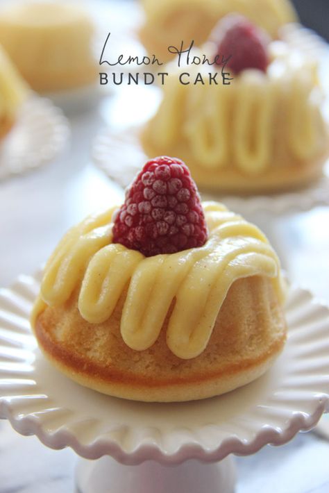 Lemon Honey Bundt Cake - Ketchup with Linda Honey Bundt Cake, Mini Bunt Cake, Mini Pastelitos, Healthyish Recipes, Mini Bundt Cakes Recipes, Bundt Recipes, Mini Torte, Mini Bundt, Lemon Bundt Cake