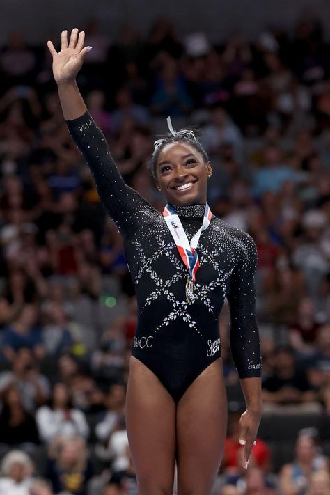 Simone Biles Wallpaper, Simon Biles Gymnastics, Simone Biles Gymnastics, Simon Biles, Funny Gymnastics Quotes, Black Gymnast, Gymnastics Tricks, Gymnastics Training, Gymnastics Poses