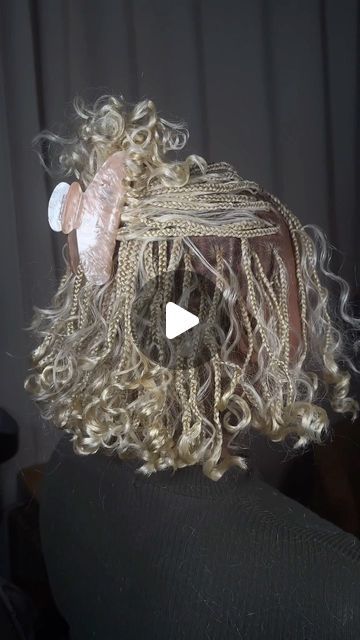 Blonde Boho Bob Braids, Blonde Boho Bob, White Braids Black Women, Blonde Bob Braids, White Knotless Braids, 613 Braids Black Women, White Braids For Black Women, Short Blonde Braids, Solange Beyonce