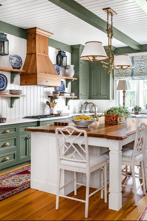 Kitchen Cabinets Paint Colors, Top Kitchen Colors, Dreamy Kitchens, Kitchen Color Palettes, Hamptons Kitchen, Beautiful Kitchen Cabinets, Lake Winnipesaukee, Beach House Kitchens, Charming Kitchen