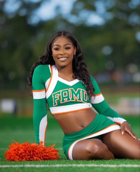 Cheerleader Photoshoot Poses, Majorette Picture Poses, College Cheer Poses, Famu Cheer, Cheer Poses For Pictures, Media Day Poses Cheer, Cheer Media Day Poses, Cheerleader Photoshoot Ideas, Cheerleader Photoshoot