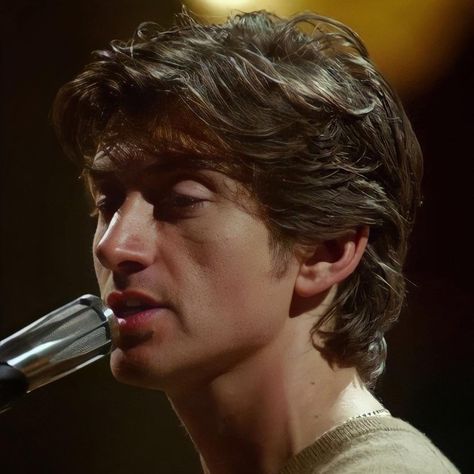 Alex Turner Hair, Alex Turner Icon, Alex Arctic Monkeys, The Last Shadow Puppets, Last Shadow, Artic Monkeys, Corte De Cabelo Masculino, Shadow Puppets, Alex Turner