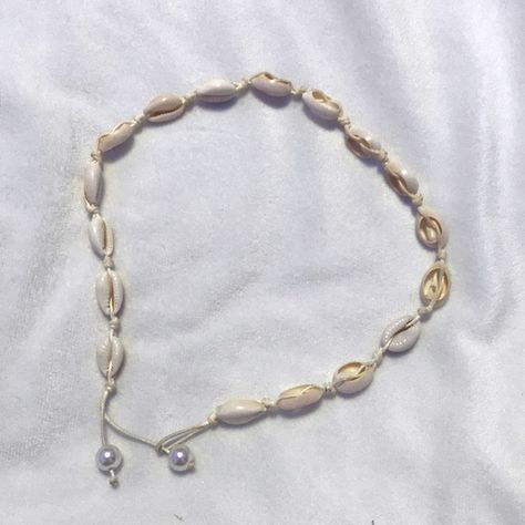 Puca shell necklace Poocashell Necklace, Poka Shell Necklace, Pucca Shell Necklace, Shell Necklace Outfit, Shell Necklace Aesthetic, Puca Shell Necklace, Puka Necklace, Beachy Necklace, Jade Bead Necklace