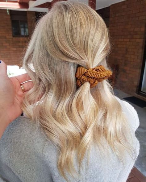 Blonde Hair Balayage Medium Length, Light Blonde Medium Length Hair, Bright Butter Blonde Hair, Bright Creamy Blonde Hair, Bright Honey Blonde Hair, Medium Length Blonde Balayage, Light Honey Blonde Hair, Butter Blonde Balayage, Baby Lights Hair