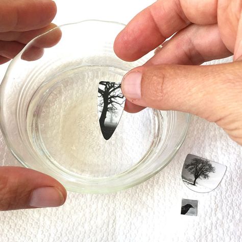 Place transfer sheet in bowl of water Resin Photo Jewelry Diy, How To Make Resin Rings Diy Tutorial, Paper And Resin Jewelry, Diy Rings Tutorial, Nature Display, Nature Jewellery, Resin Jewelry Tutorial, How To Make Resin, Epoxy Clay