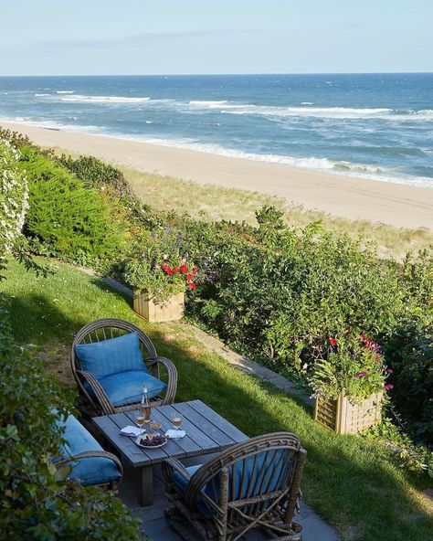 Timeless Home | @ralphlauren’s Montauk beach house…simply stunning 😍🌊 📷: @hautebohemiansmfv | Instagram Montauk Beach, Montauk New York, Dream Beach Houses, Timeless Home, Beauty Of Life, Coastal Retreat, Family Getaways, Dream Beach, Style Magazine